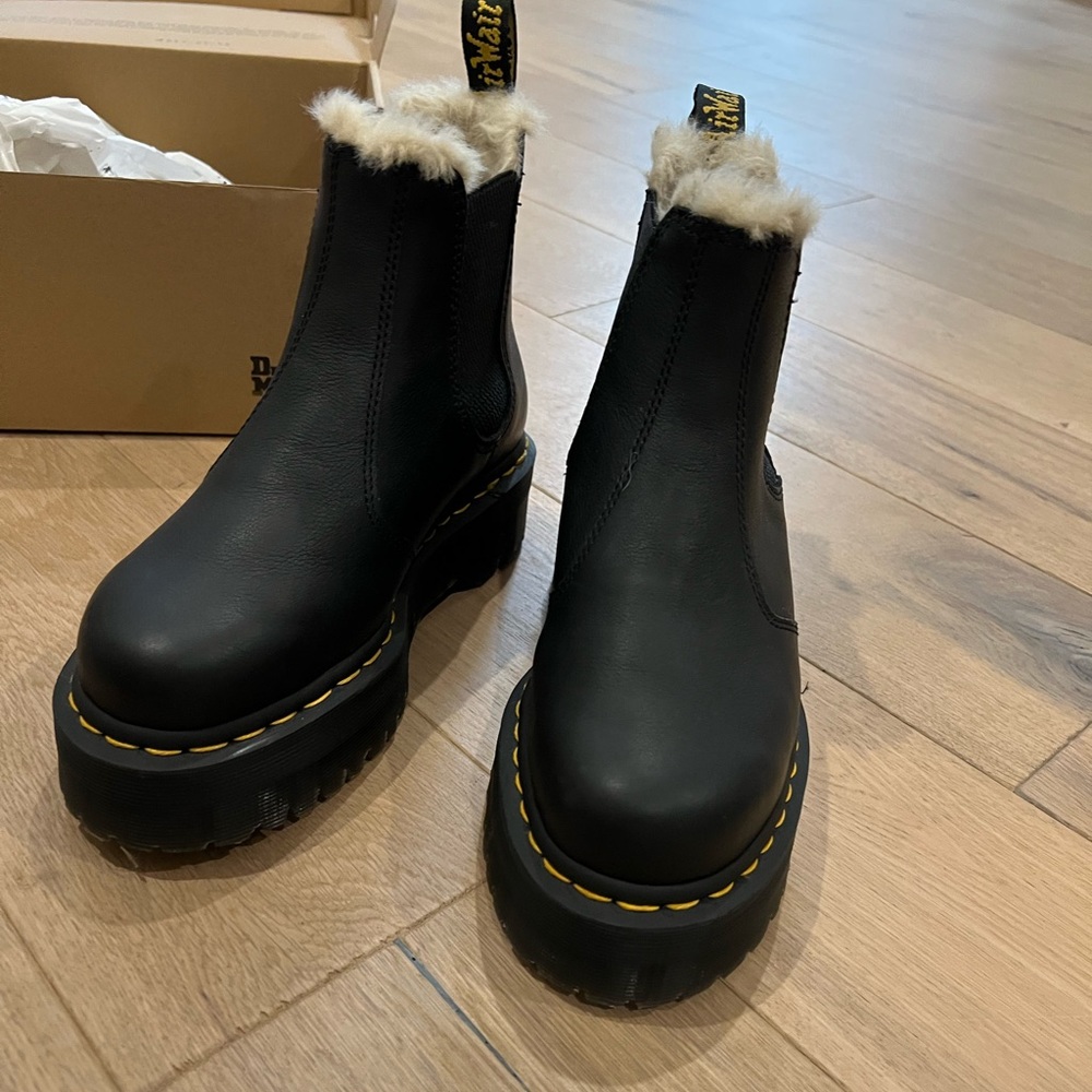 Dr martens 2976 quad platform Sherpa lined boots. Worn 2x. 38/7- fits like an 8